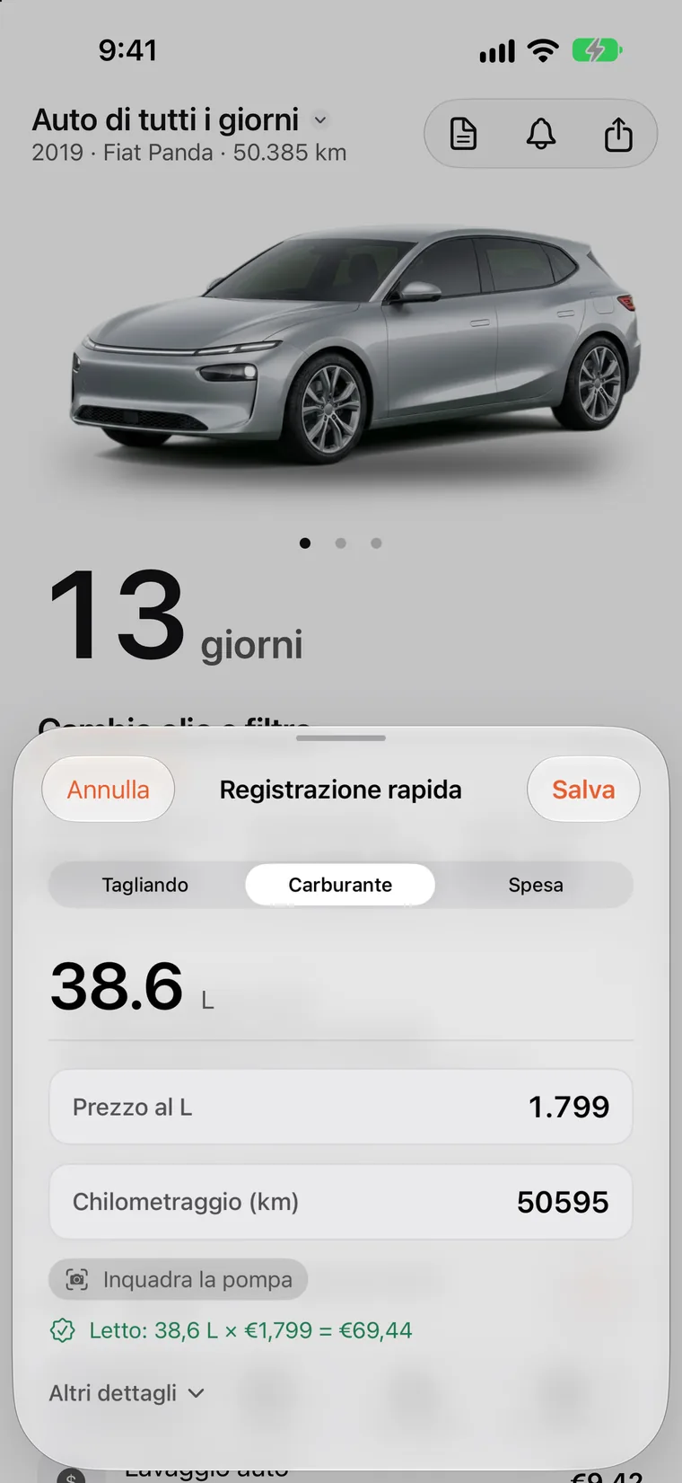 Storico SteerLog: rifornimenti, una sessione di ricarica, rotazioni e tagliandi in un'unica lista, ciascuno con data, chilometraggio e costo.