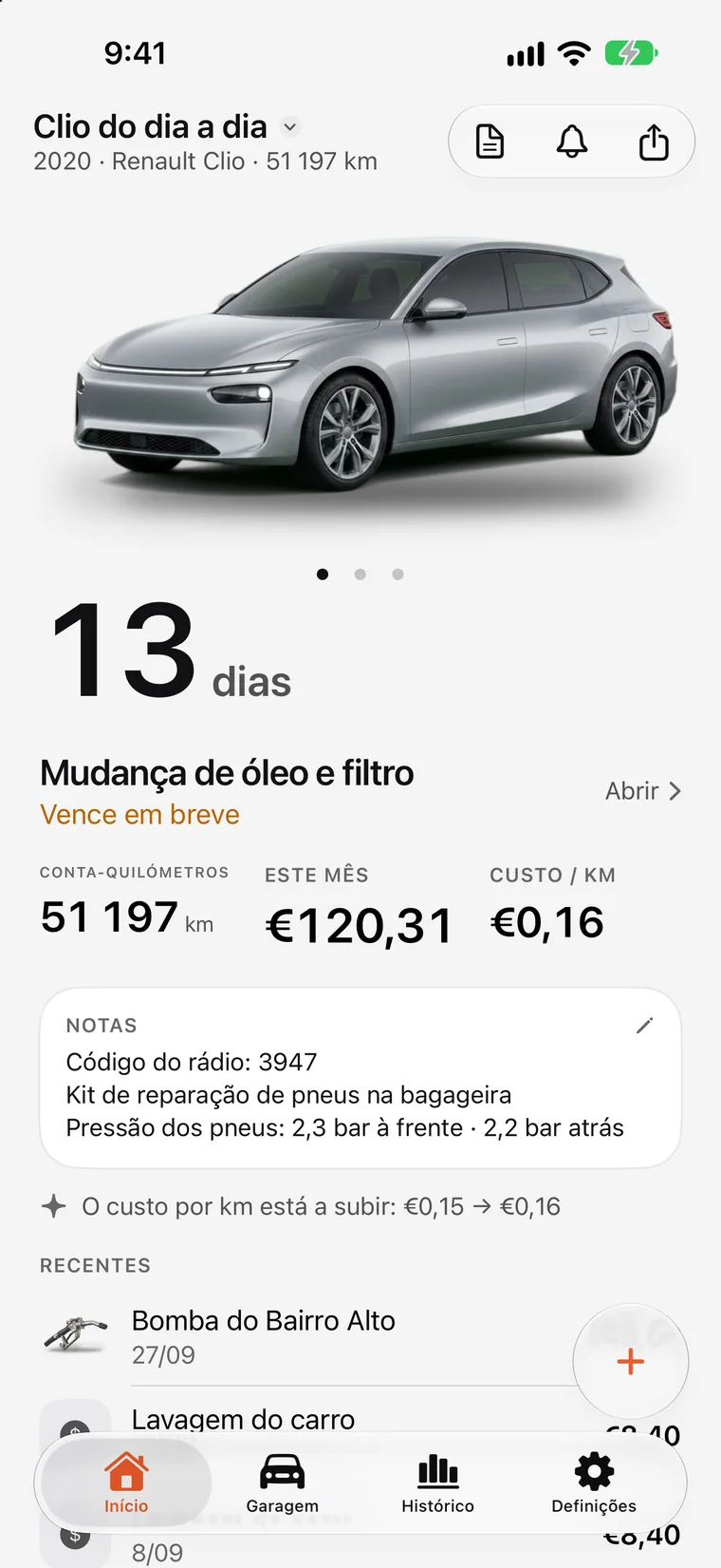 Ecrã principal do SteerLog: uma grande contagem decrescente até à próxima revisão — mudança de óleo e filtro daqui a 7 dias — por cima do carro, o seu conta-quilómetros e os últimos abastecimentos e revisões.