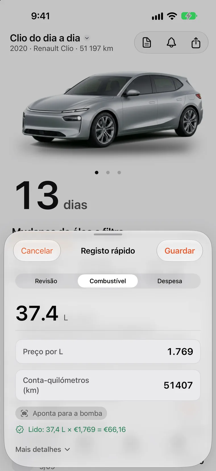 Histórico do SteerLog: abastecimentos, uma sessão de carregamento, rotações e revisões numa única lista, cada um com data, quilometragem e custo.