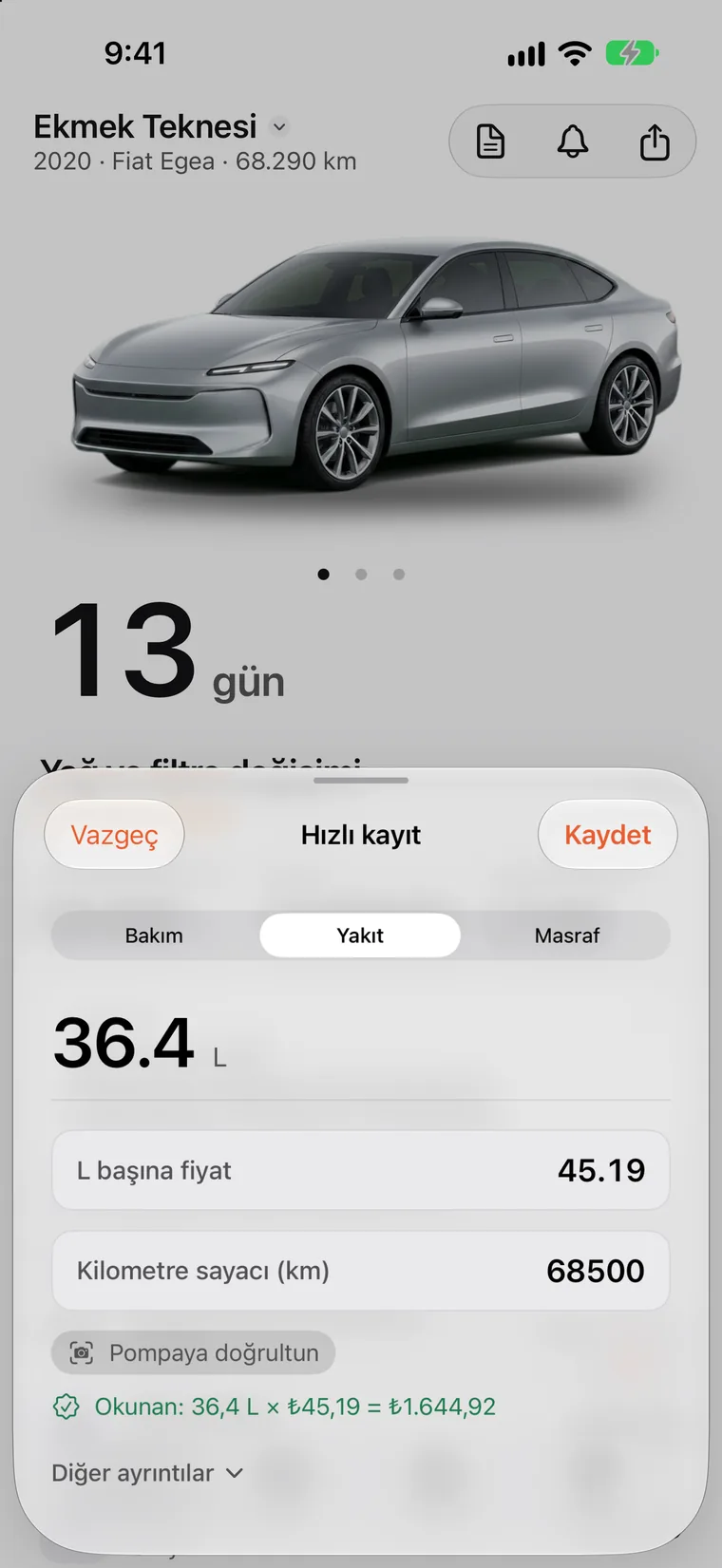SteerLog geçmişi: yakıt alımları, bir şarj oturumu, rotasyonlar ve bakımlar tek bir listede, her biri tarih, kilometre sayacı ve tutarla.
